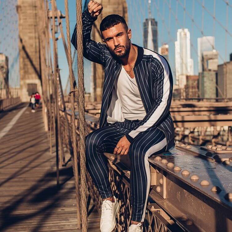 Men's sports and leisure suit