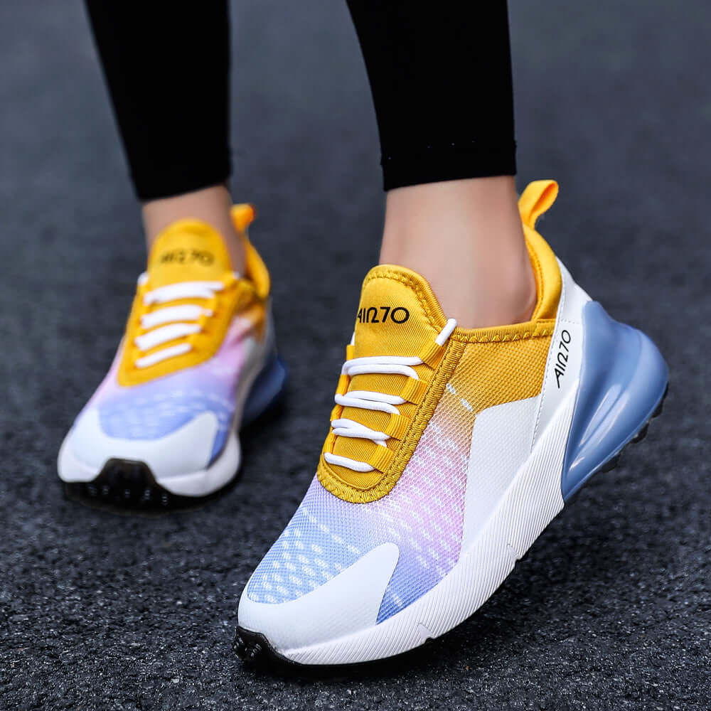 Sports and leisure running shoes