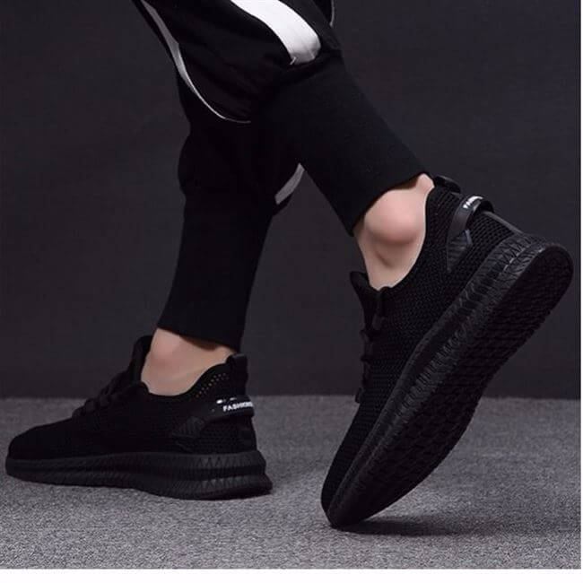 Men's sports and leisure running shoes