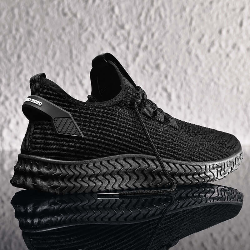 Men's sports and leisure running shoes